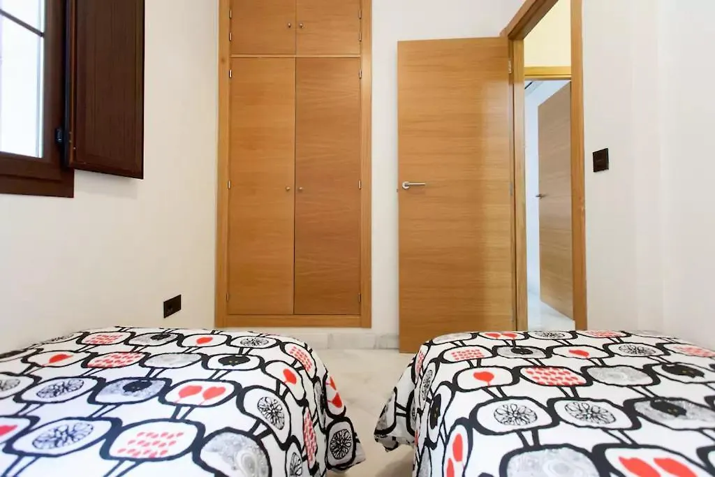 Al Ameda Duplex Sevilla 0*, 세비야
